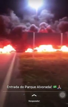 Manifestantes fecham acesso em BR 040 em trecho de Luziânia