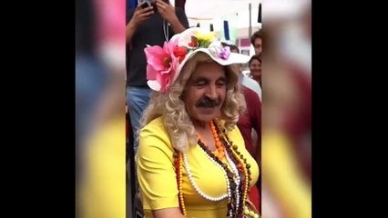 Kadın kılığına giren erkek yurttaştan Ali Babacan'a: 'Bana koca bulun'