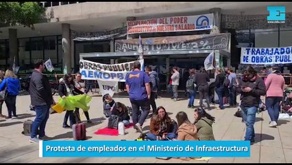 Protesta de empleados en el Ministerio de Infraestructura
