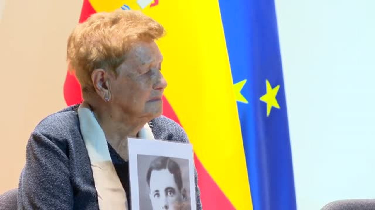 Homenaje a las víctimas de la guerra y de la dictadura