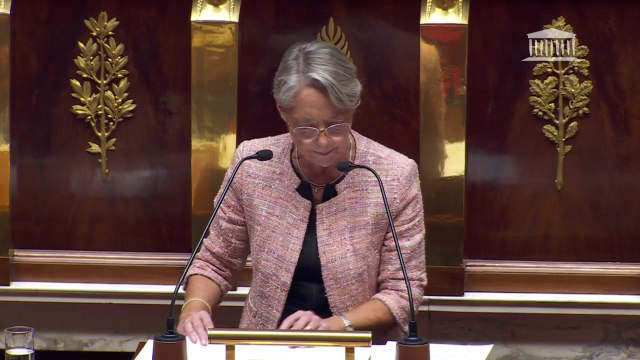 Élisabeth Borne aux députés LFI: Votre motion de censure, c'est du brouhaha