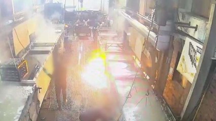 부천 도금공장서 '펑' 하며 불...중상 1명·경상 1명 / YTN