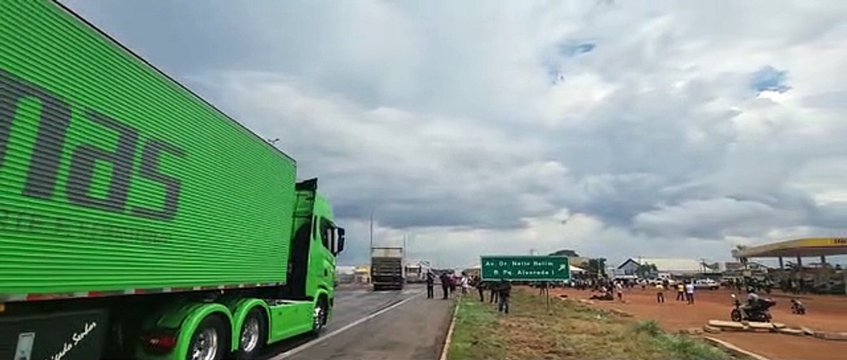 Caminhoneiros bolsonaristas protestam por causa...
