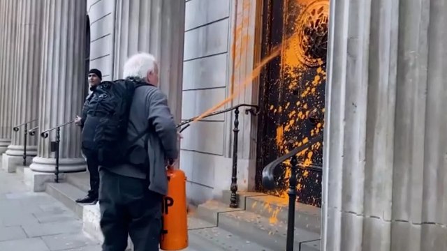 İklim aktivistleri Londra’yı turuncuya boyadı