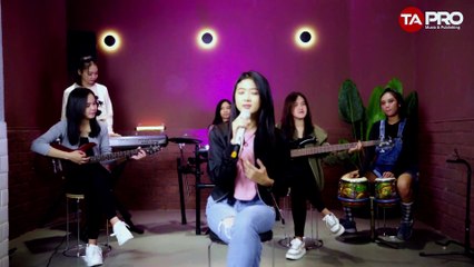 Ochi Alvira l Klebus l Cover