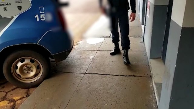 Homem é detido após ser flagrado furtando produtos em um supermercado no Bairro Pacaembu