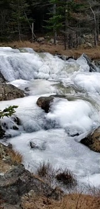 Sungai es