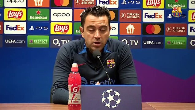 Xavi motiva a los jugadores del Barça antes del partido contra el Viktoria Plzen / FCB