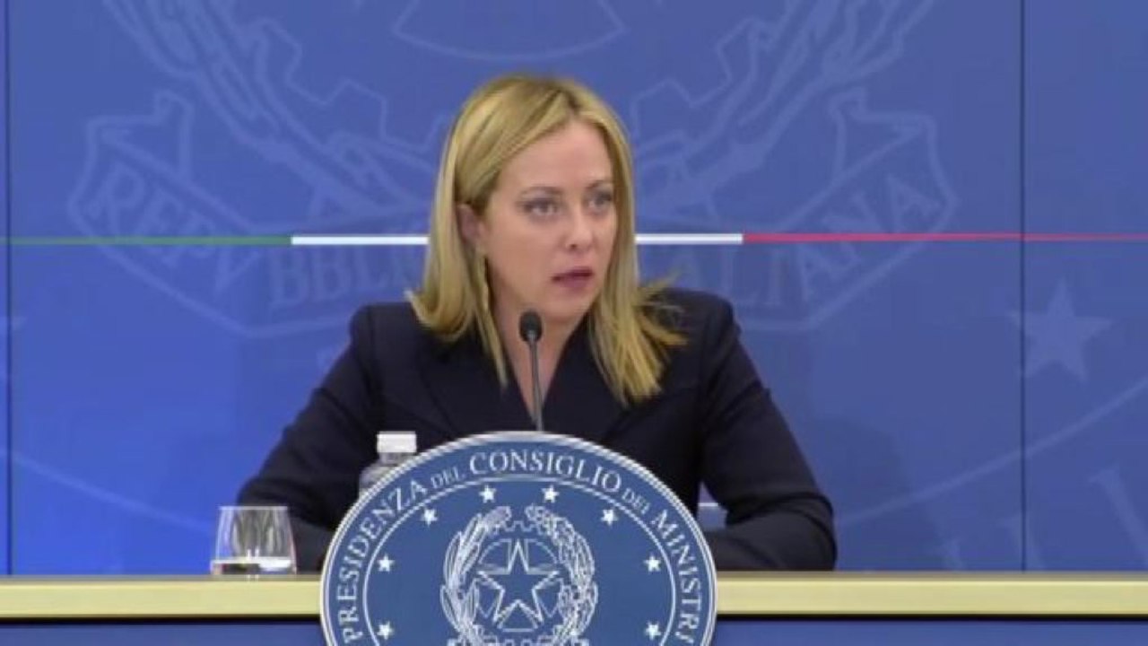 Meloni: stop obbligo vaccinale, confermate mascherine in ospedali