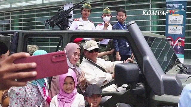 Aksi Prabowo Nyetir Kendaraan Taktis Bersama Anak-anak di Indo Defence 2022