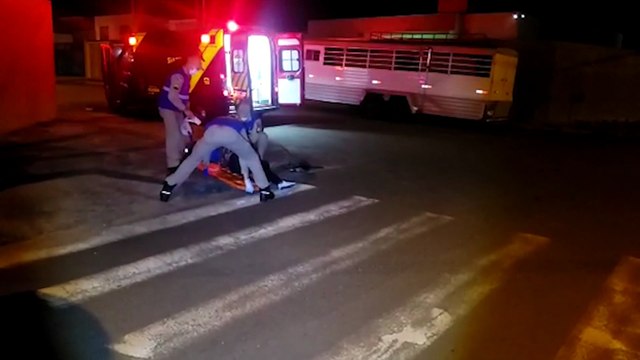 Duas pessoas ficam feridas em colisão no Cascavel Velho