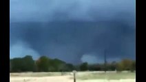 Impactantes imágenes de un tornado que azotó la frontera entre Oklahoma y Texas