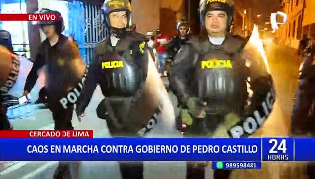 Reacciona Perú : PNP y manifestantes se enfrentan en marcha contra Pedro Castillo en av. Abancay