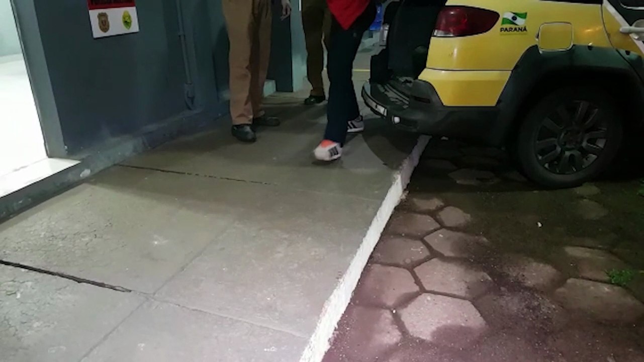 Armado com uma faca, homem é preso após ameaçar companheira