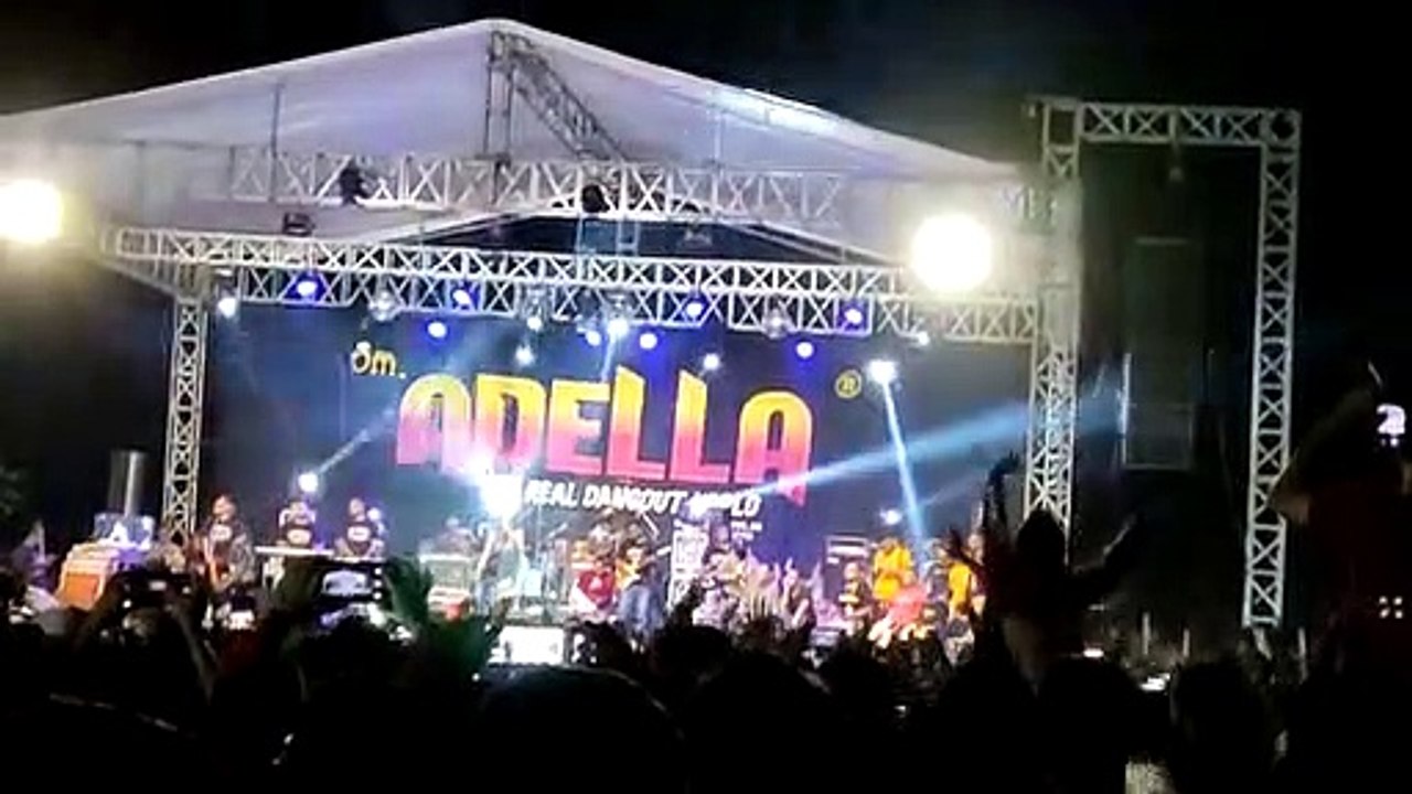 live adella