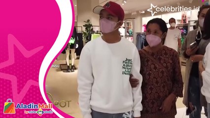 Lama Tak Bertemu, Betrand Peto Disambangi Opa Omanya