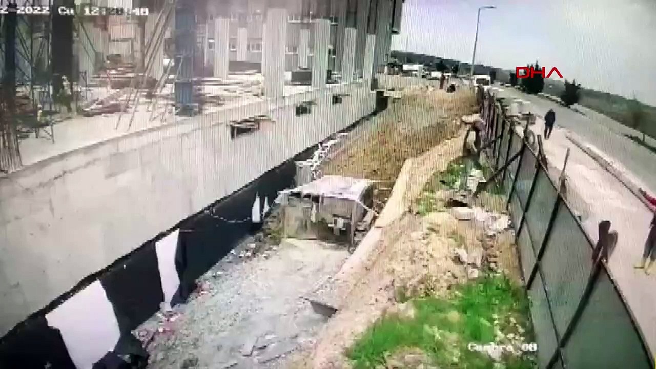 Görüntüler ortaya çıktı! Hafriyat kamyonu şantiyeye devrildi işçiler ölümden döndü