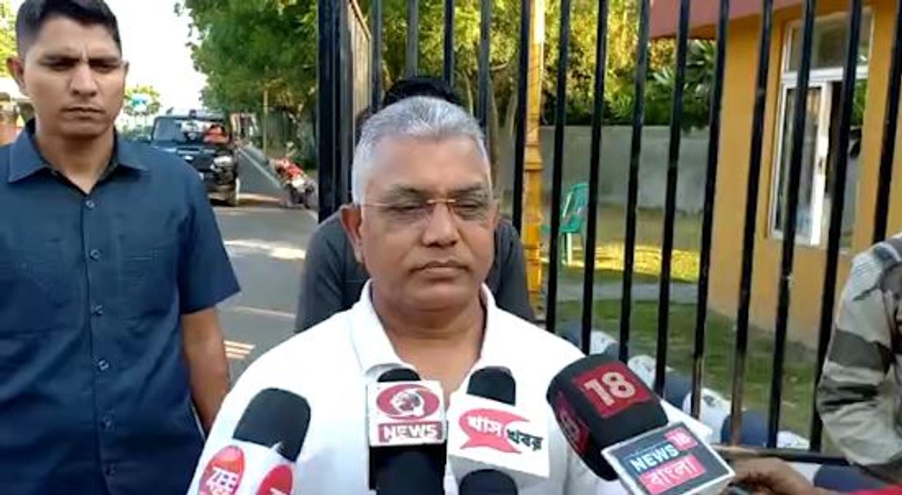 যাঁরা কোন ইস্যু পান না, দুর্নীতিতে তাঁরা ব্রিজের তলায় ঢুকে যাচ্ছেন: দিলীপ ঘোষ |OneIndia Bengali