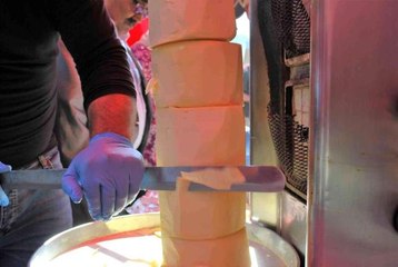 Döner çeşitlerine bir yenisi daha eklendi: Kaşar peyniri döneri