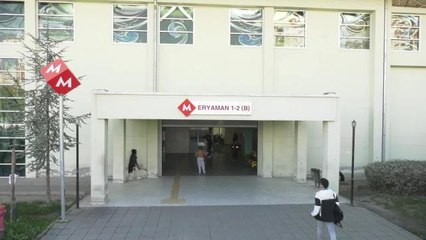 Başkent'in Metro İstasyonlarında Çiçek Takası Devam Ediyor