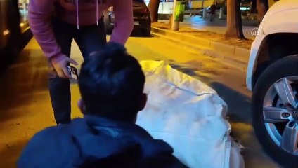 Bayılma numarasıyla insanlardan para topladı