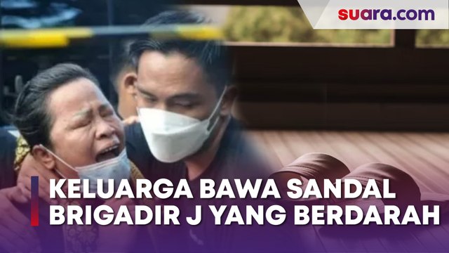 Miris! Keluarga Brigadir J Bawa Sandal Berdarah di Sidang Ferdy Sambo dan Putri Candrawathi