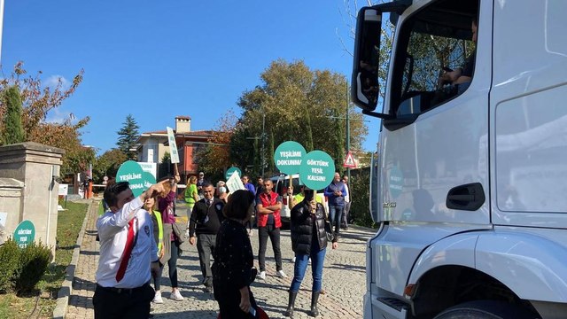 Yeşiline kepçe vurulan Kemerköy sakinleri protestolarına devam ediyor