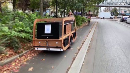 Велокатафалк выехал на улицы Парижа