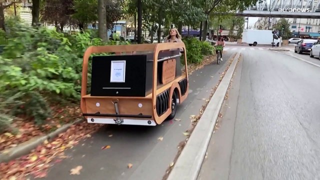 Велокатафалк выехал на улицы Парижа