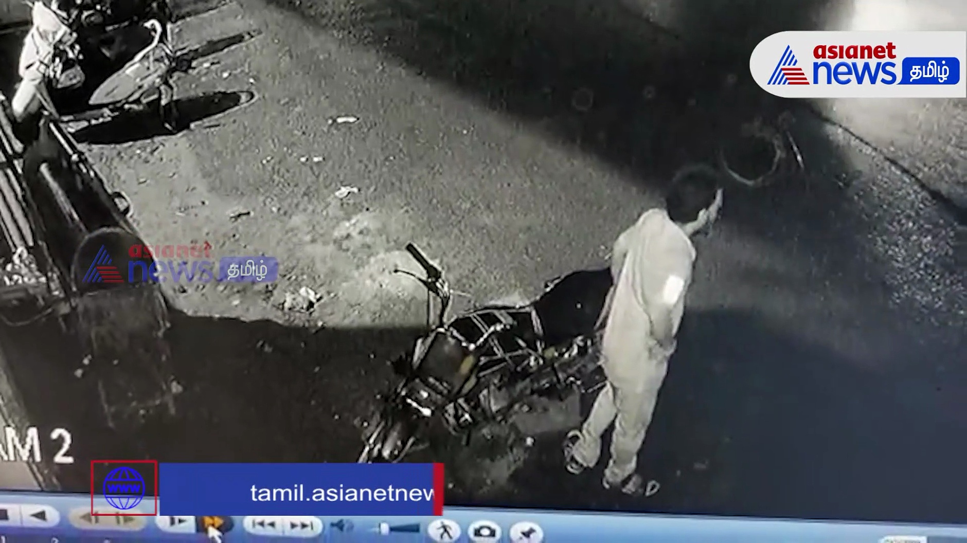 புதுச்சேரியின் பேமஸ் பைக் திருடனை அலேக்காக தூக்கிய போலீஸ் - வைரல் CCTV வீடியோ !!