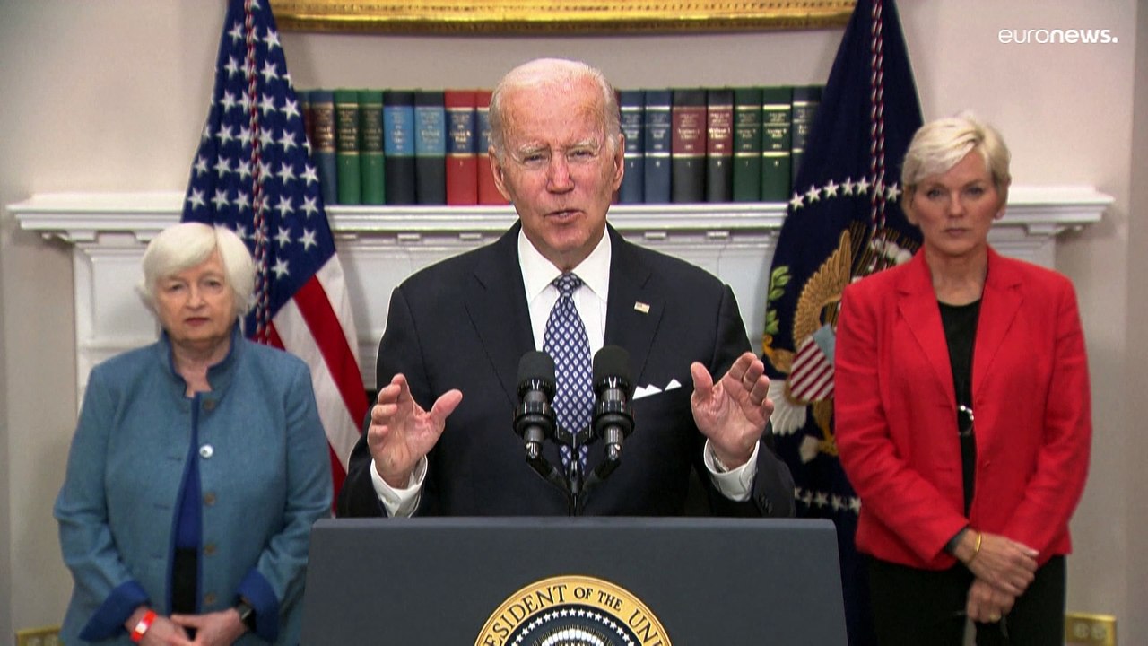 Biden greift Ölunternehmen an und droht mit Zusatzsteuer auf Riesengewinne