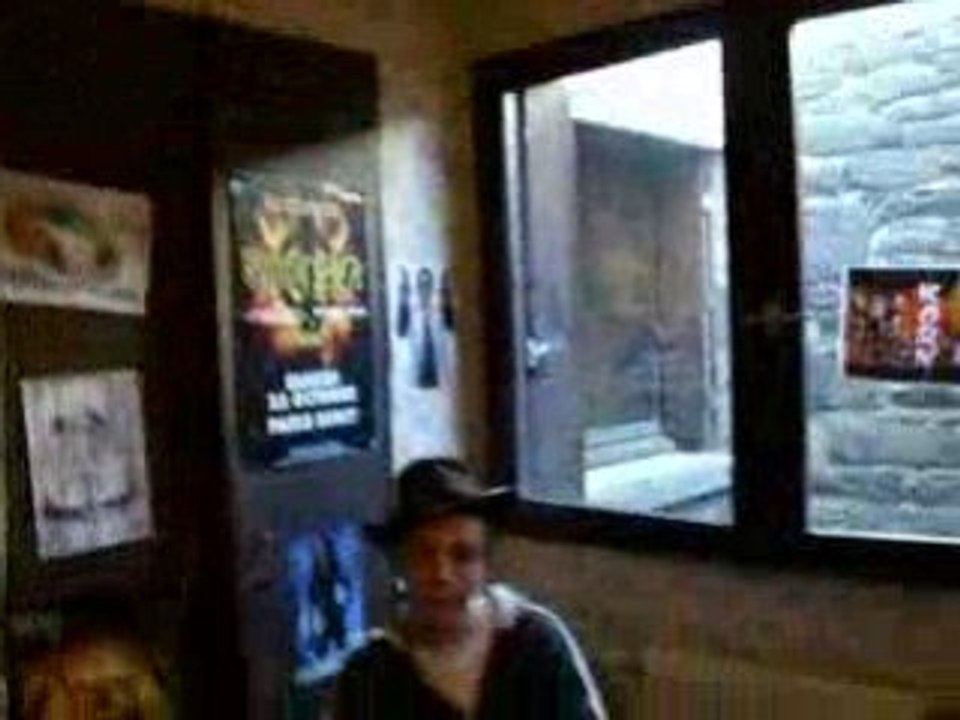 On fait du tam tam sur la tête a anouck