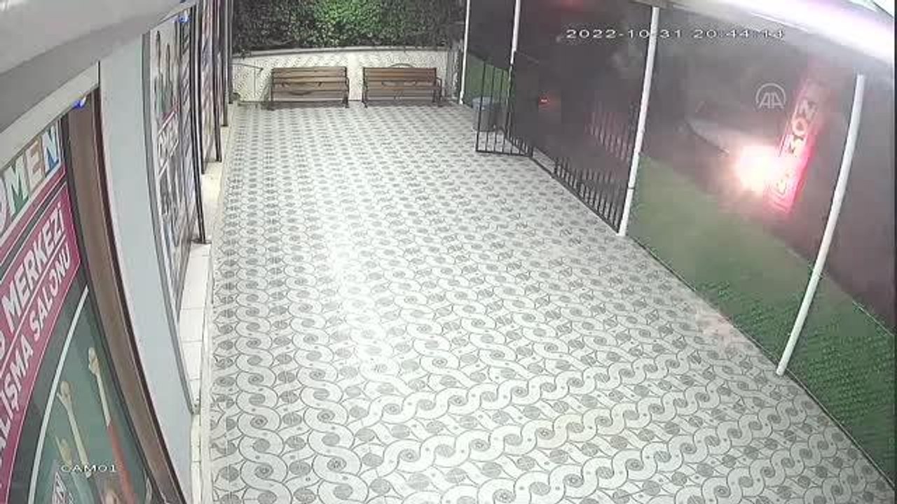 ŞANLIURFA - 2 kişinin yaralandığı trafik kazası güvenlik kamerasına yansıdı