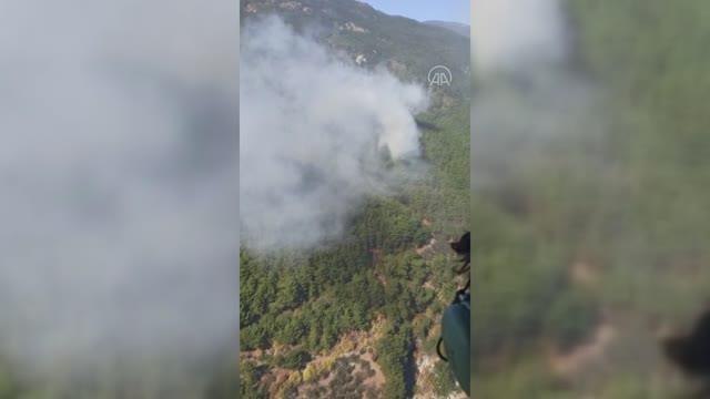 BALIKESİR - Kazdağları'nda çıkan orman yangınına havadan ve karadan müdahale ediliyor