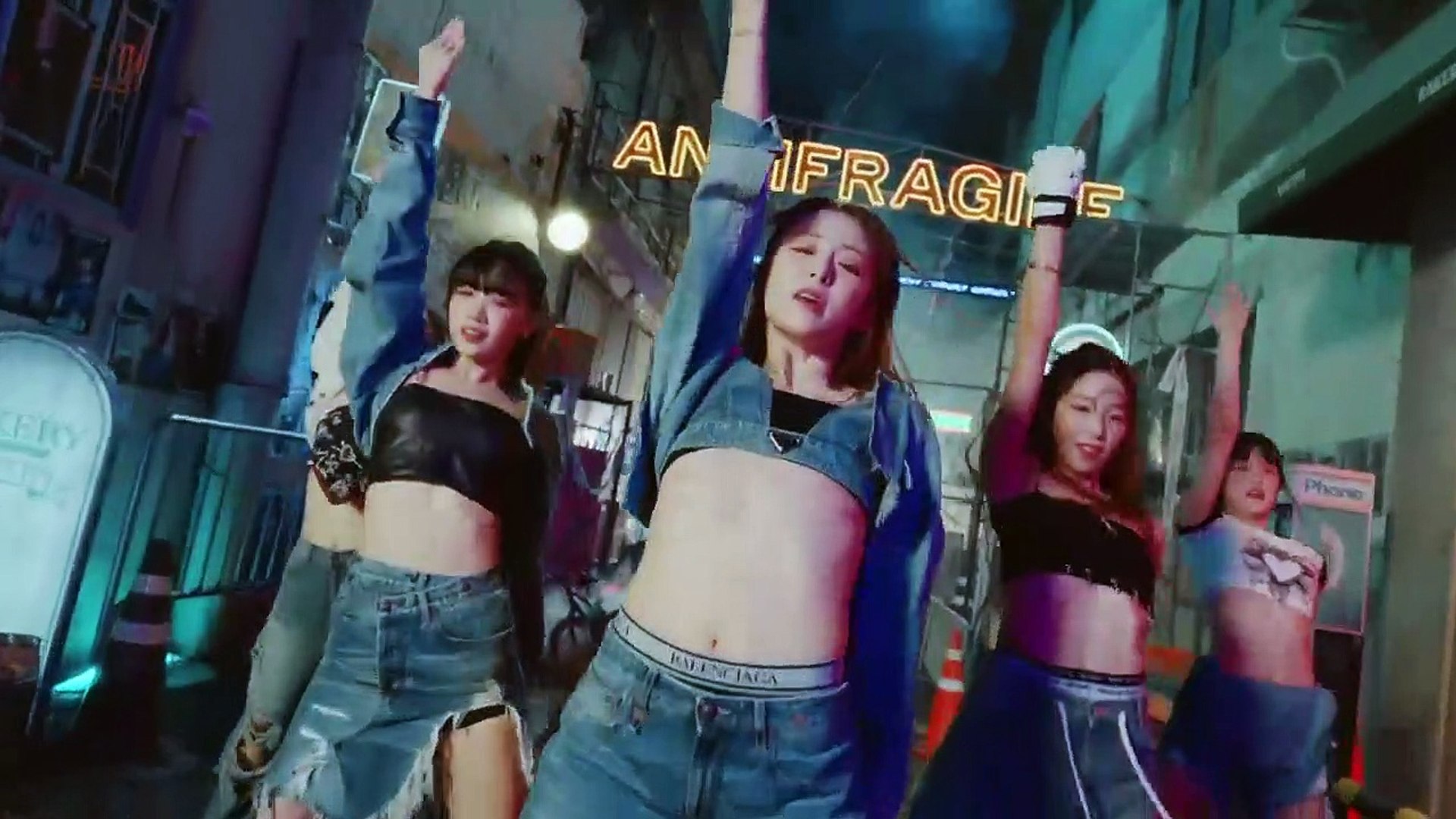 LE SSERAFIM (르세라핌) 'ANTIFRAGILE' OFFICIAL M-V - video Dailymotion