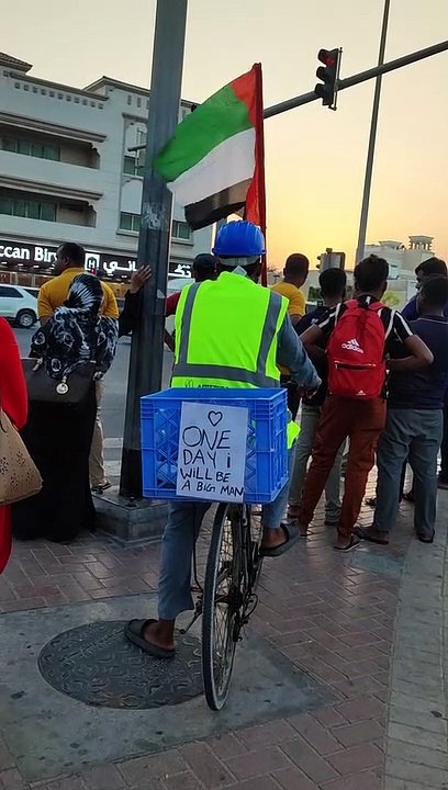 'Bicycle man' goes viral for his great Dubai dr...