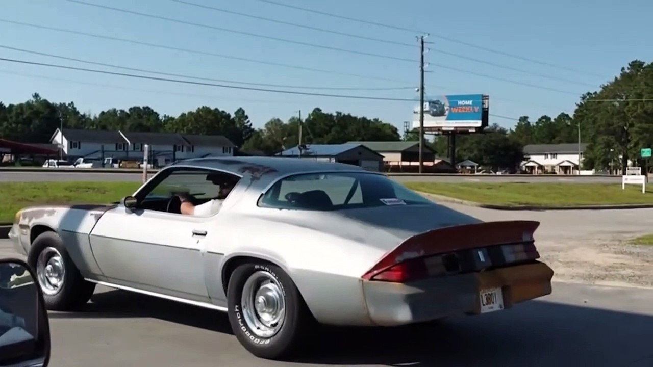 Il part avec sa Camaro survitaminée et se fait éjecter de sa voiture