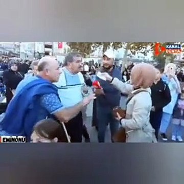 Açım, geçinemiyorum diyen yurttaşın yüzüne para attı!