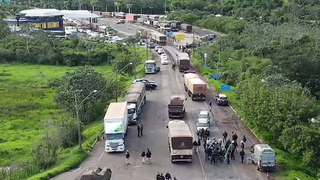PRF e BPFron liberam Ponte Ayrton Senna que estava bloqueada por caminhoneiros, em Guaíra