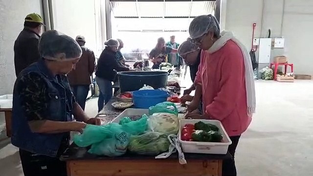 Acampamento de manifestantes na PR-323, em Umuarama