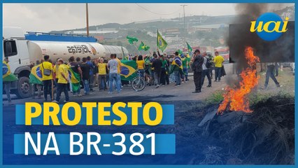 Bolsonaristas seguem na BR-381 após a liberação