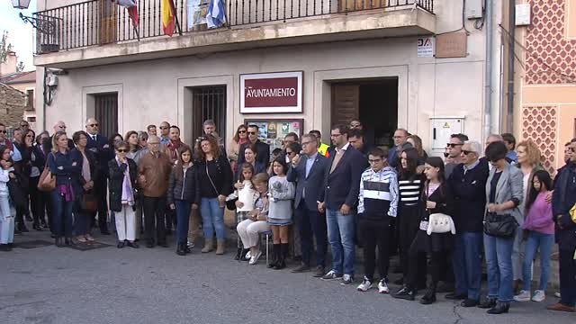 Torrecaballeros da su último adios a la pequeña Olivia