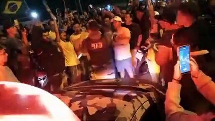 Policial diz que população deve ‘resistir’ 72 horas para presidente tomar uma atitude