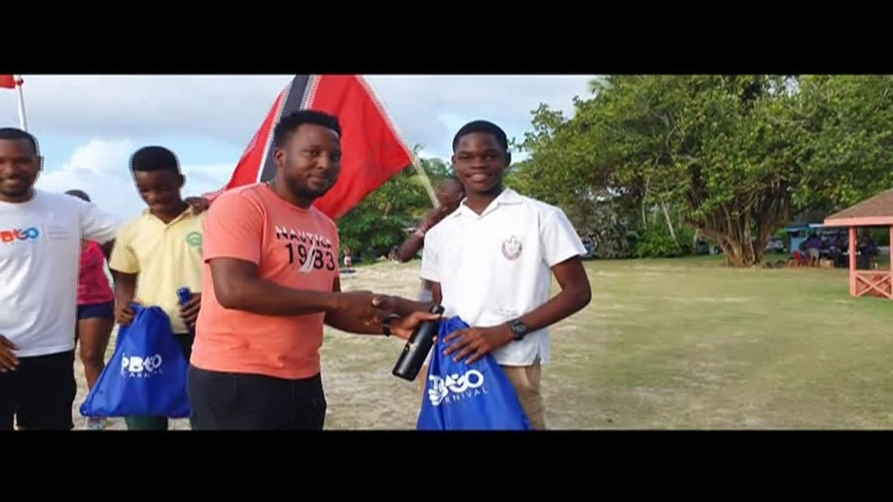 STUDENTS RETURN PURSE