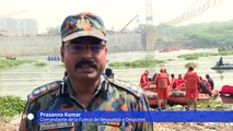 Sigue búsqueda de víctimas del mortal derrumbe de puente en India