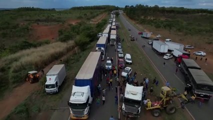 Cientos de camioneros brasileños bloquean decenas de carreteras para protestar por la derrota de Bolsonaro