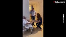 Besándole los pies y dándole ánimo: Shakira comparte video ayudando a su padre en su recuperación