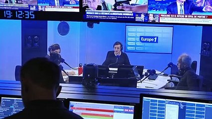 «Je fais un peu partie de la famille» : Arnaud propose aux proches de défunts de fleurir les tombes