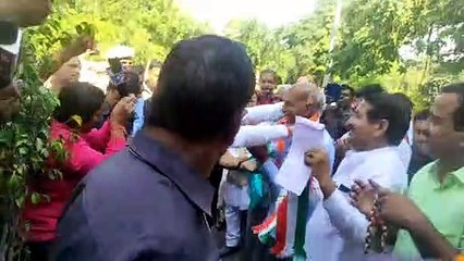 People were standing with grievances, CM left without hearing