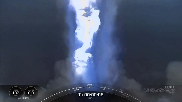 SpaceX lança foguete Falcon Heavy, o mais potente do mundo